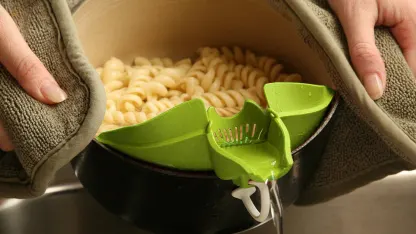 Snap'N Strain Kitchen Strainer by Two Elephants