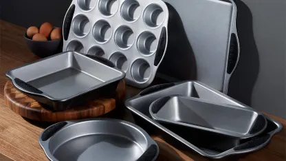 Cuisinart 6-Piece Easy Grip Nonstick Bakeware Set With Silicone Handles