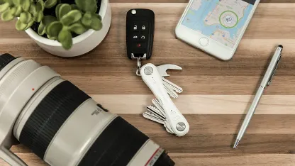 KeySmart Aluminum with Expansion Pack Or KeySmart Pro with Tile