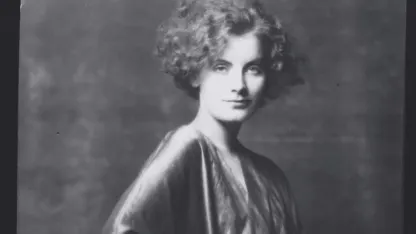 Can you help me find this elusive Christmas song with almost no information???