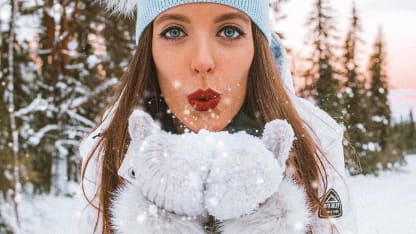 Finish this sentence: Snow...