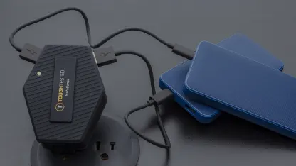 MEGA Charging Bundle: 2x 8000mAh Mophie Banks + 4x Car and 1x Wall Chargers