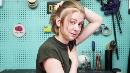 Simone Giertz is at it again - Pop music!