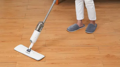 True & Tidy SPRAY-250 Spray Mop with Refillable Bottle