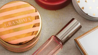 Giftable Porcelain and Gold Trinket Box with Sentiment "Grandma"