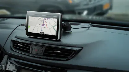 Car and Driver 7" INTELLIDASH+ with Apple Carplay and Android Auto