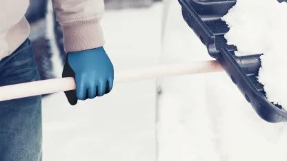 4-Pack: EZTools Winter Work Gloves with Touchscreen Tip