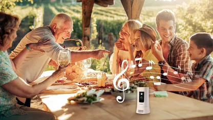 Zmodo Pivot Cloud Rotating Smart Camera with Four Door/Window Sensors