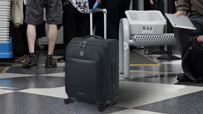 fūl Escape 21" Rolling Expandable Carry-On Luggage