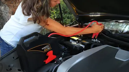 Duracell 900 Peak Amp JumpStarter / 6 Amp Battery Charger Maintainer