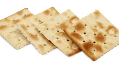 Where can I find saltine crackers?