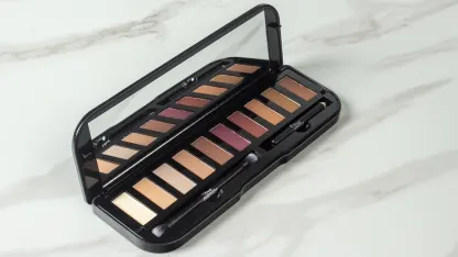 Makeover Essentials 3-Piece Set: Eyeshadow Palettes with Eye Primer