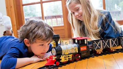 MOTA Holiday Train Set