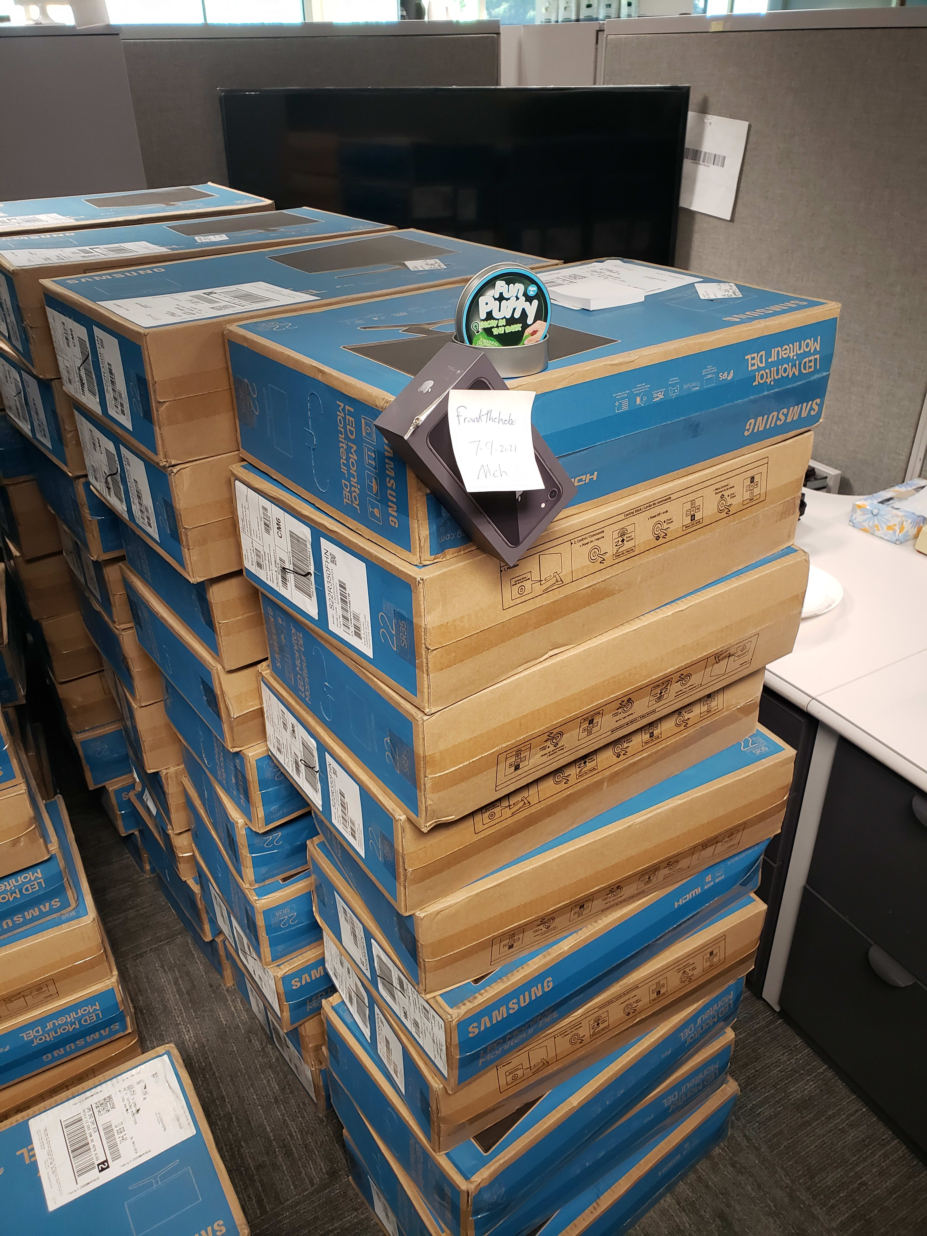 Yes I dont have one of my own meh build it yourself phone holders.... but yes I made something similar out of junk I had in the office.... fun putty for reference