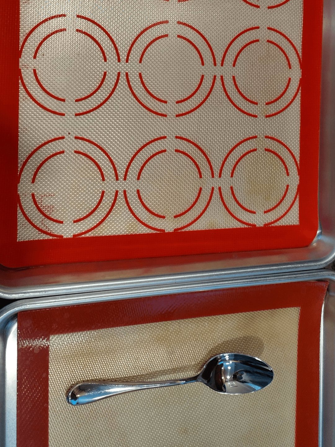 Silicone baking sheet lined cookie sheet pans