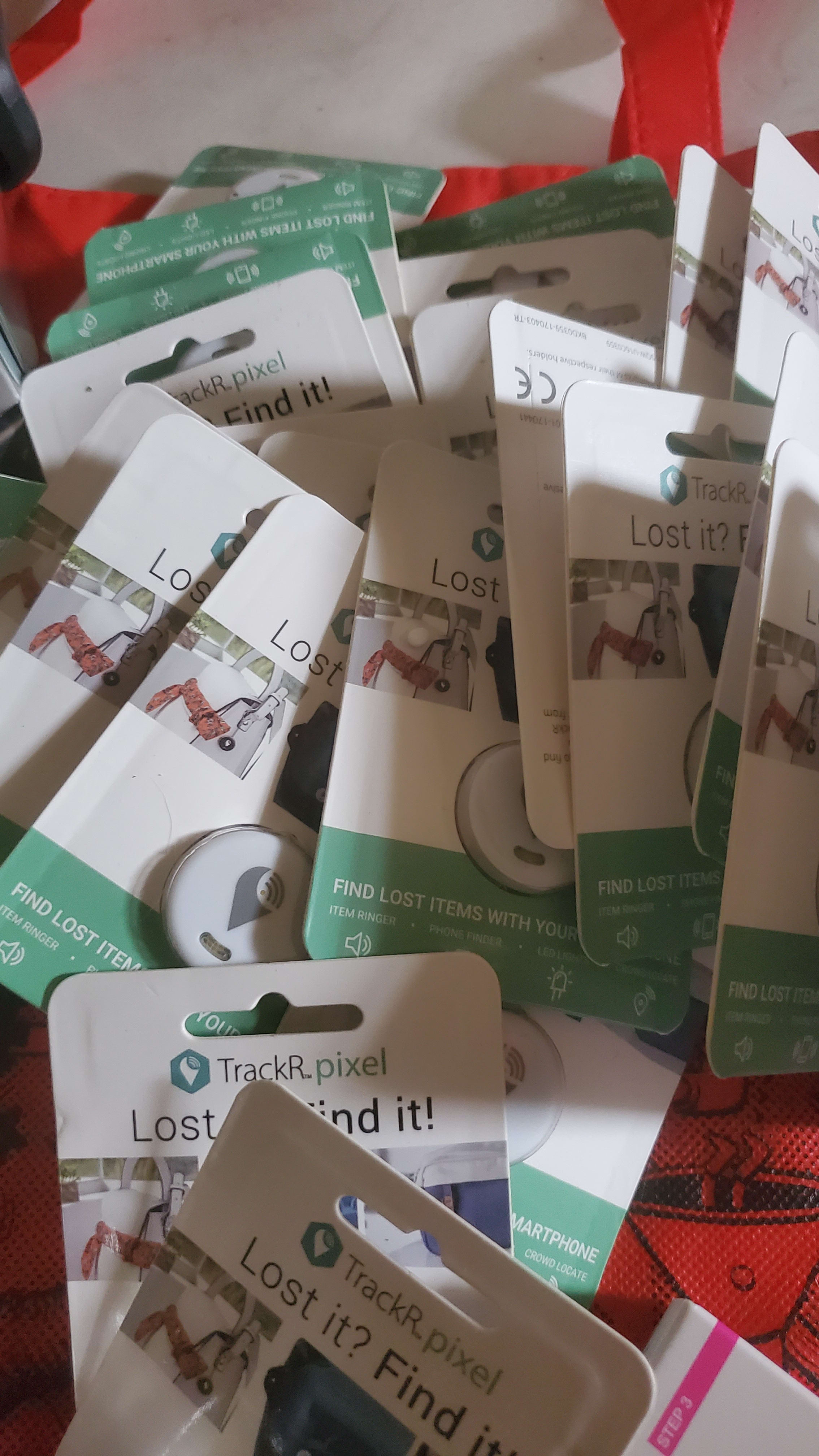 lots of pixel trackers.   31 in total 