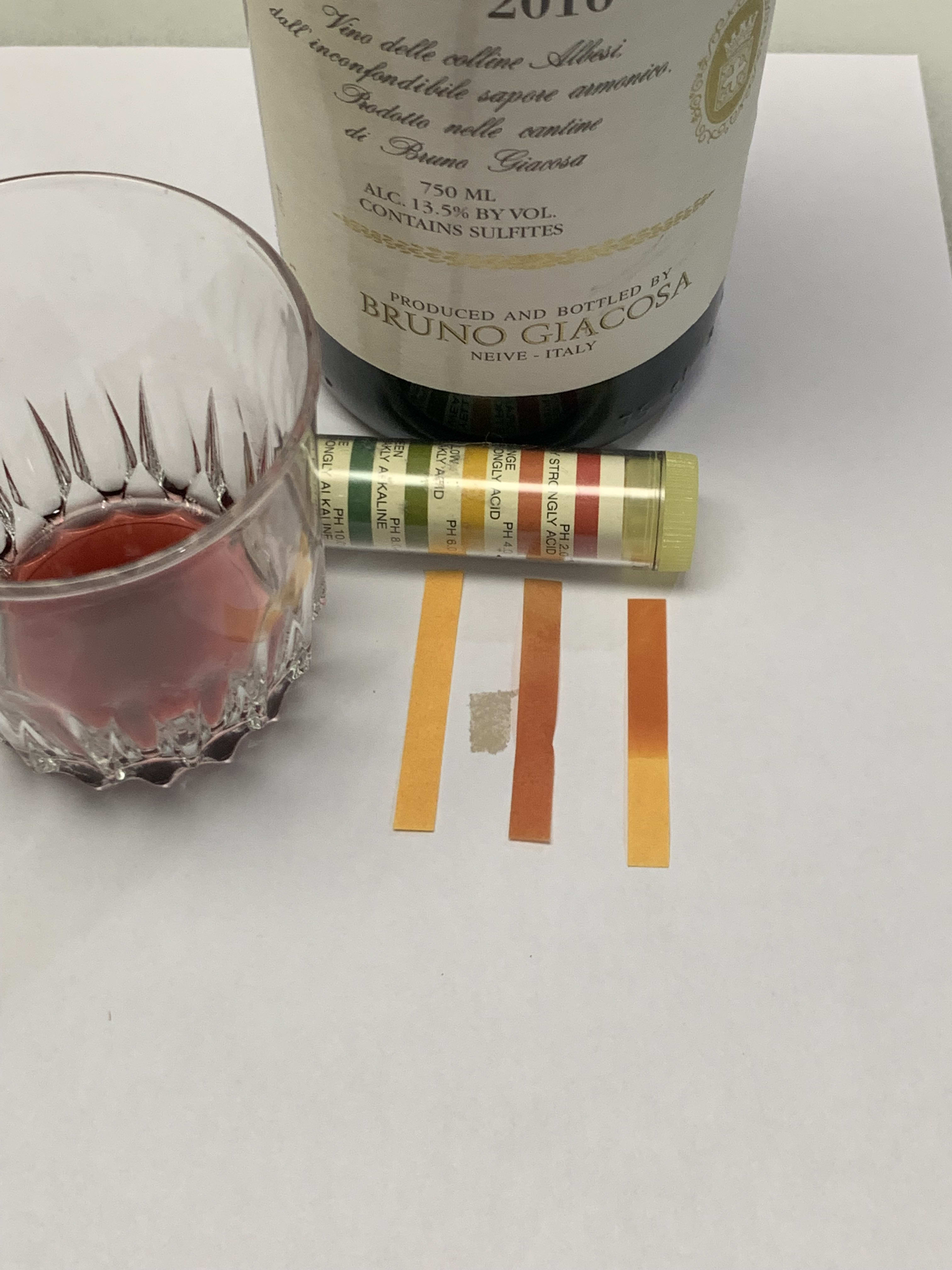 pH test of Docetto D'Alba