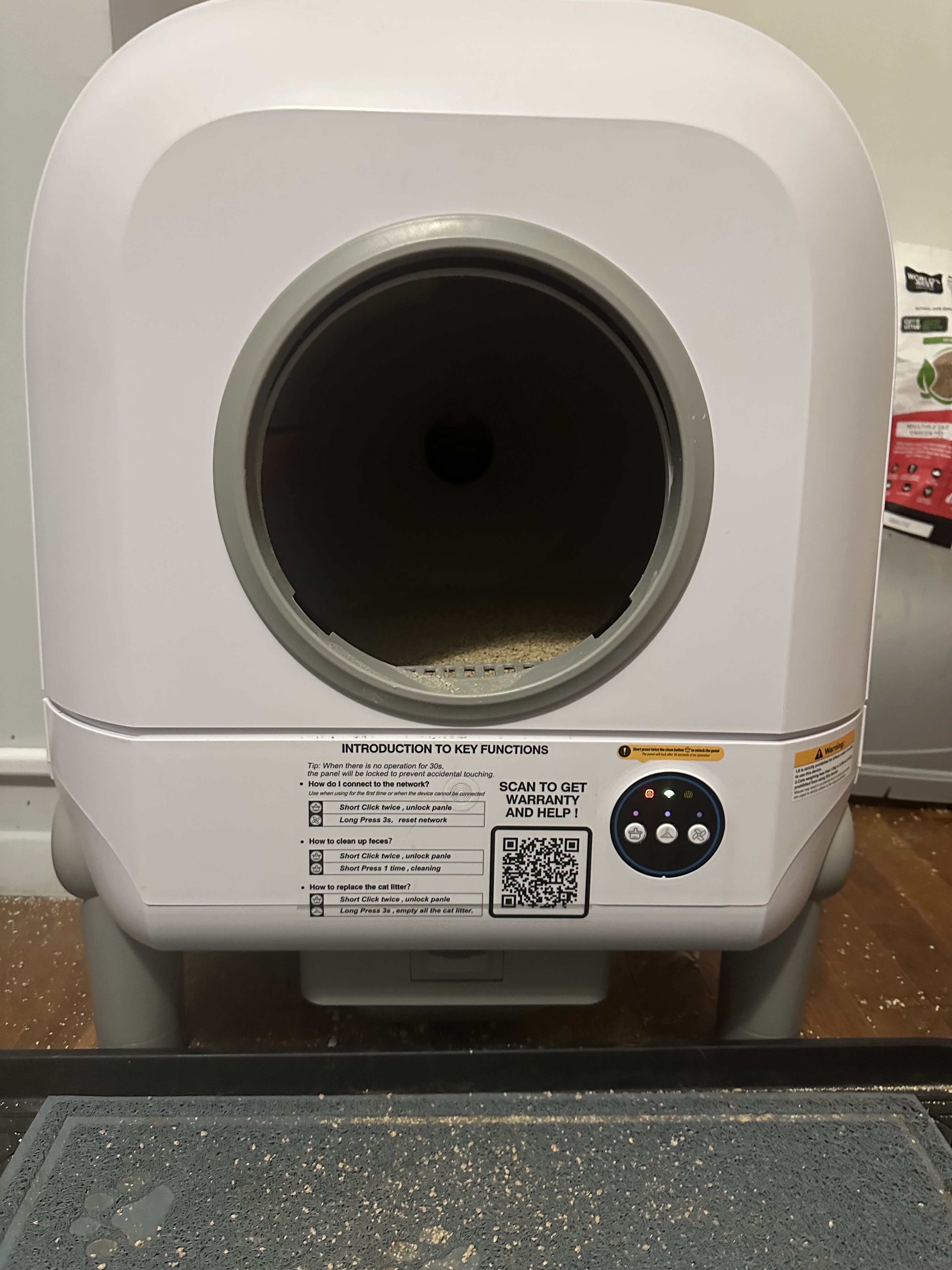 Litter box (note it does not match Meh's photo)