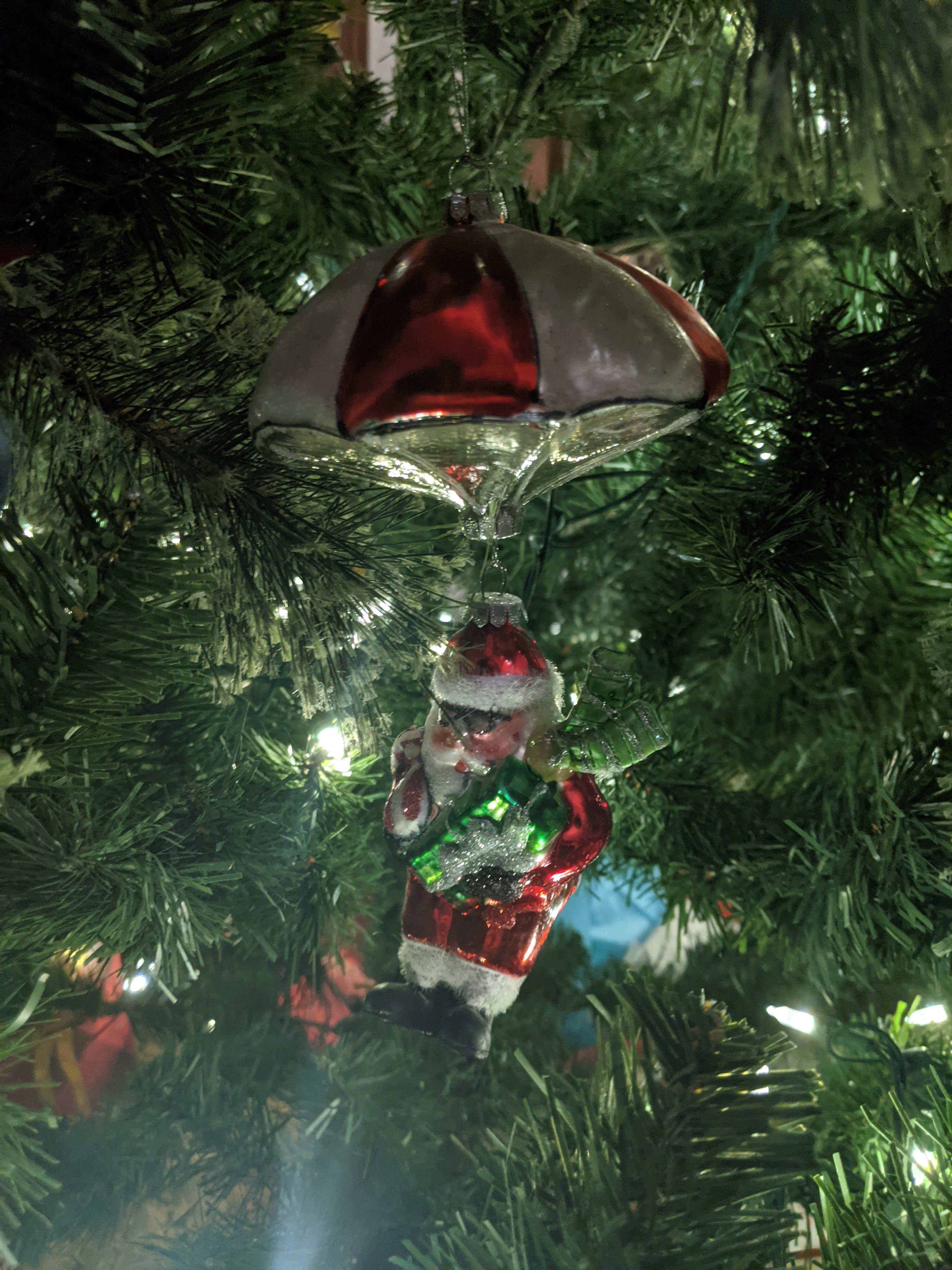 parachute santa