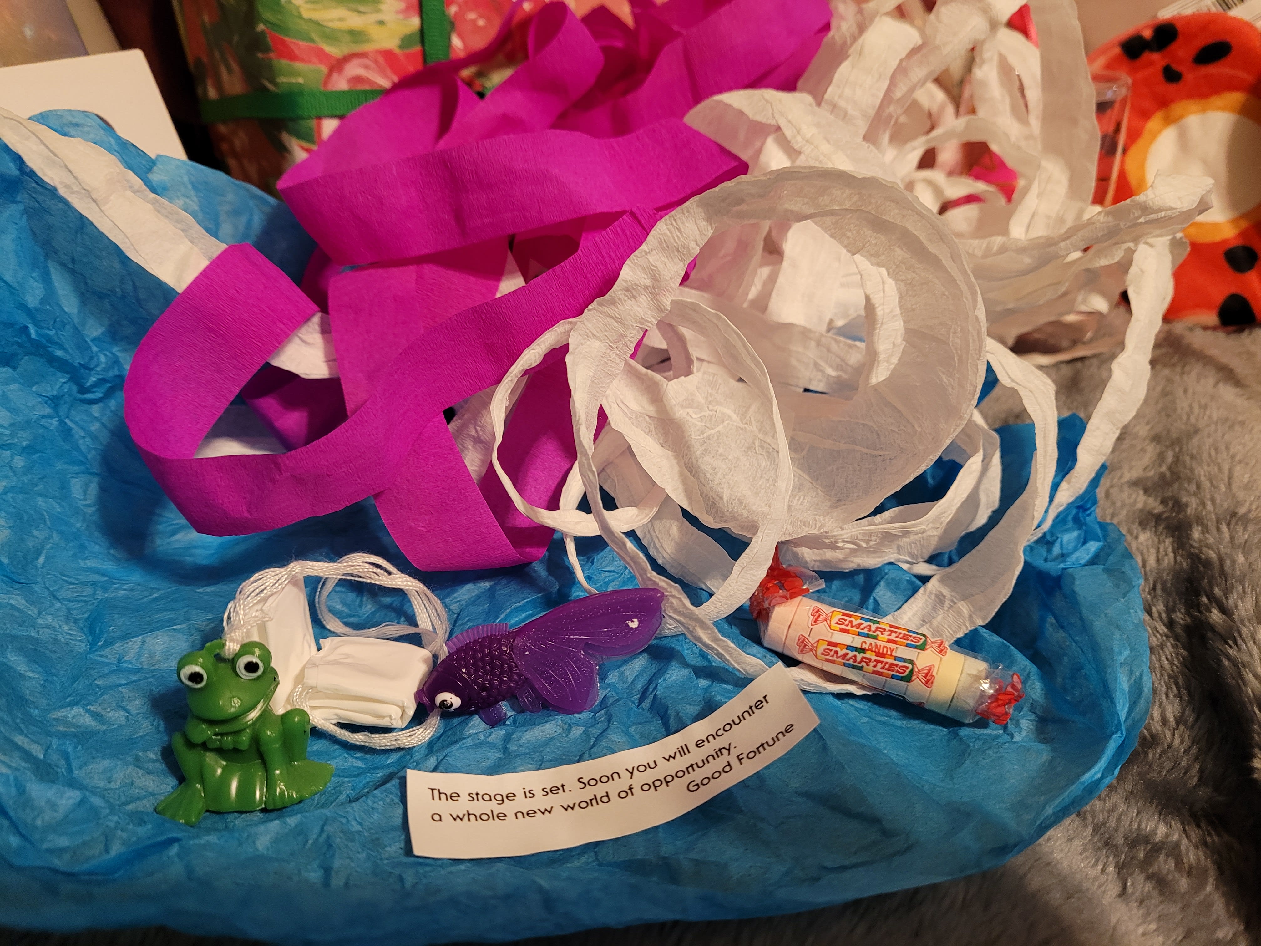 contents of the unwind surprise ball