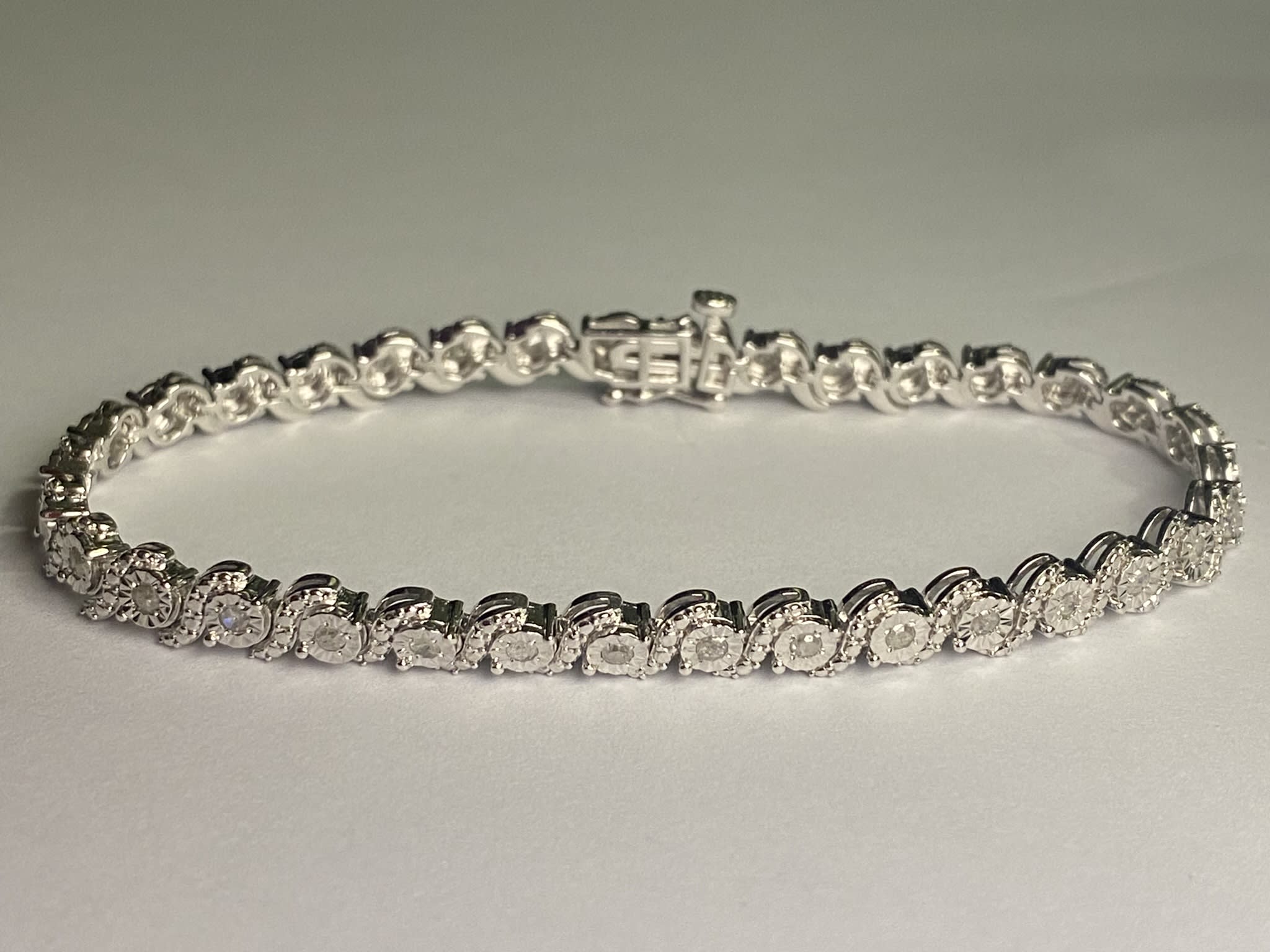 The Oval Beauty Shot