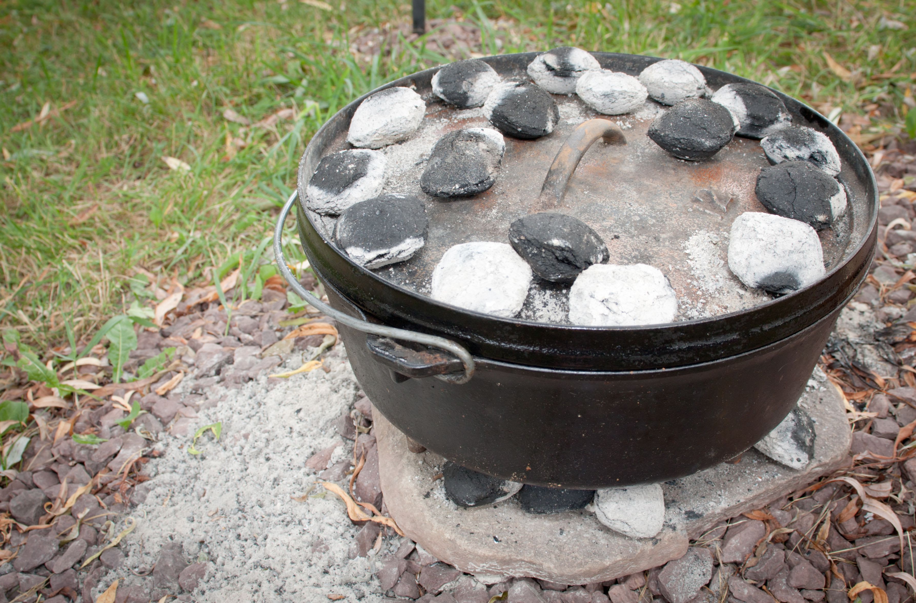 Lodge Enameled Cast Iron 5.5 Quart Dutch Oven Eb5d42 for sale