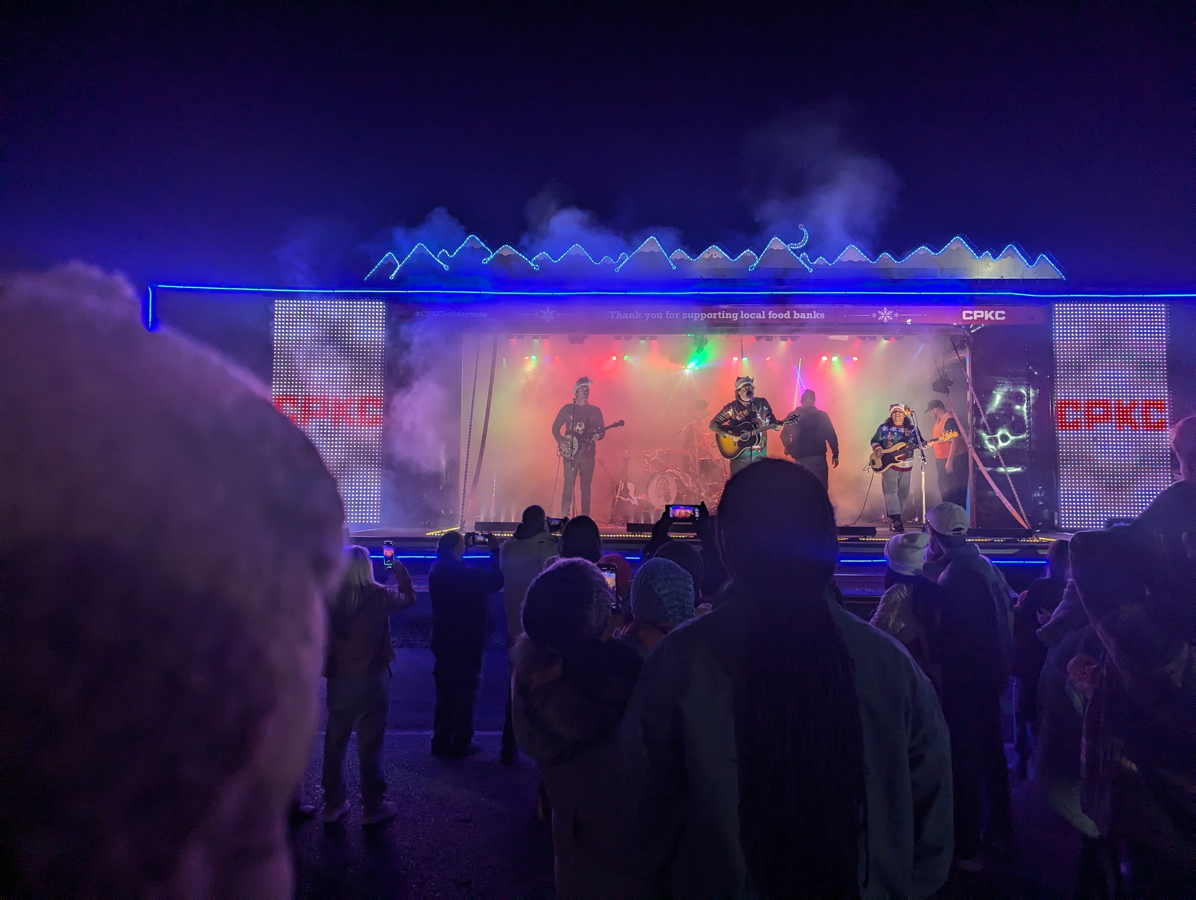 rock out on the tracks