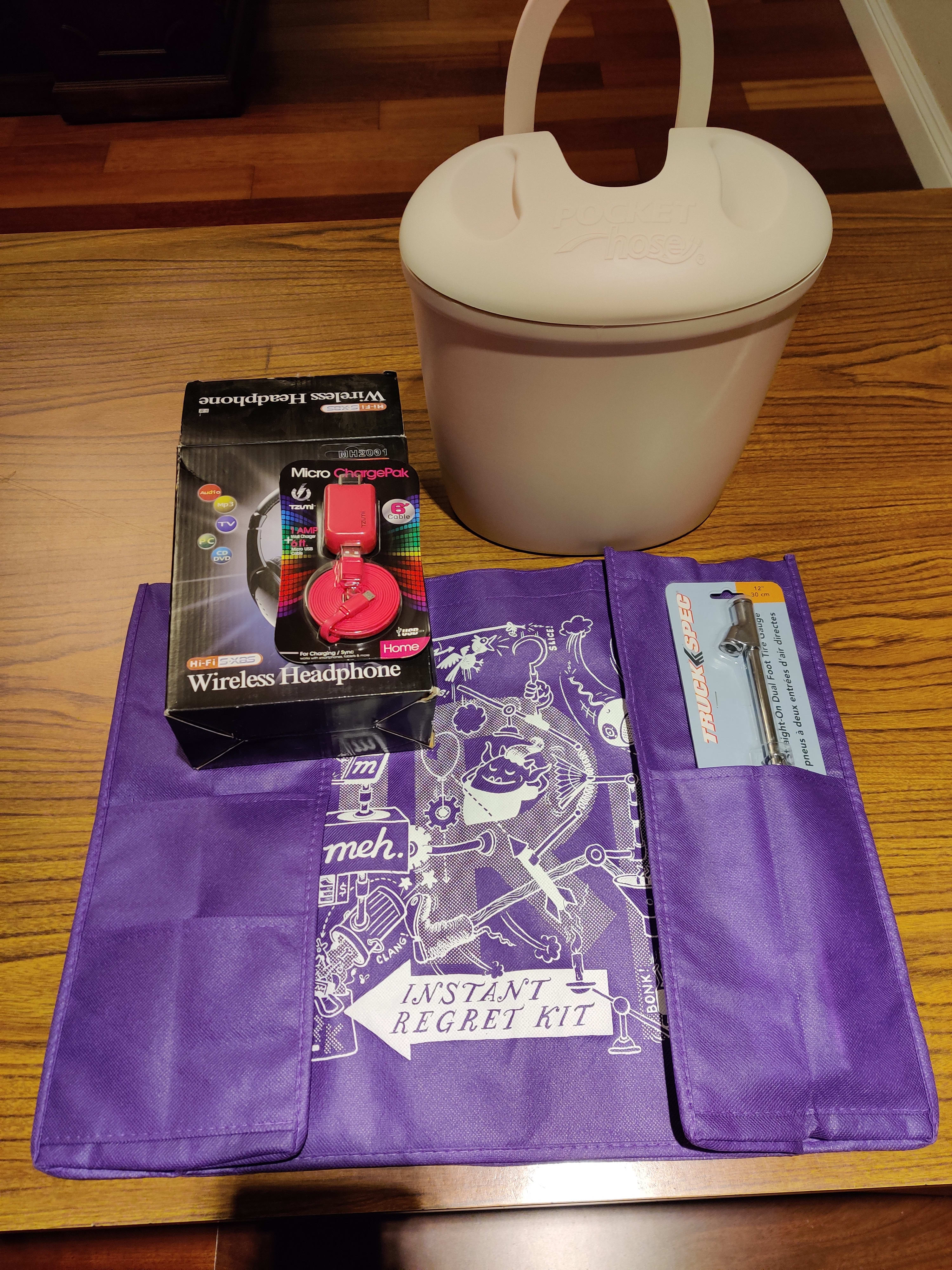 the purple bags have side pockets! 