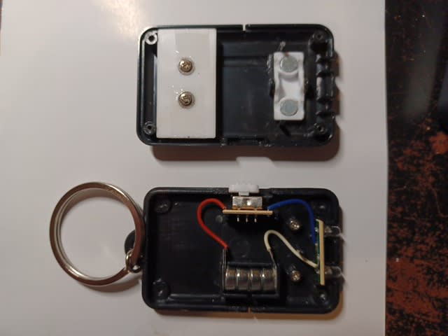 fidget keyfobs opened up