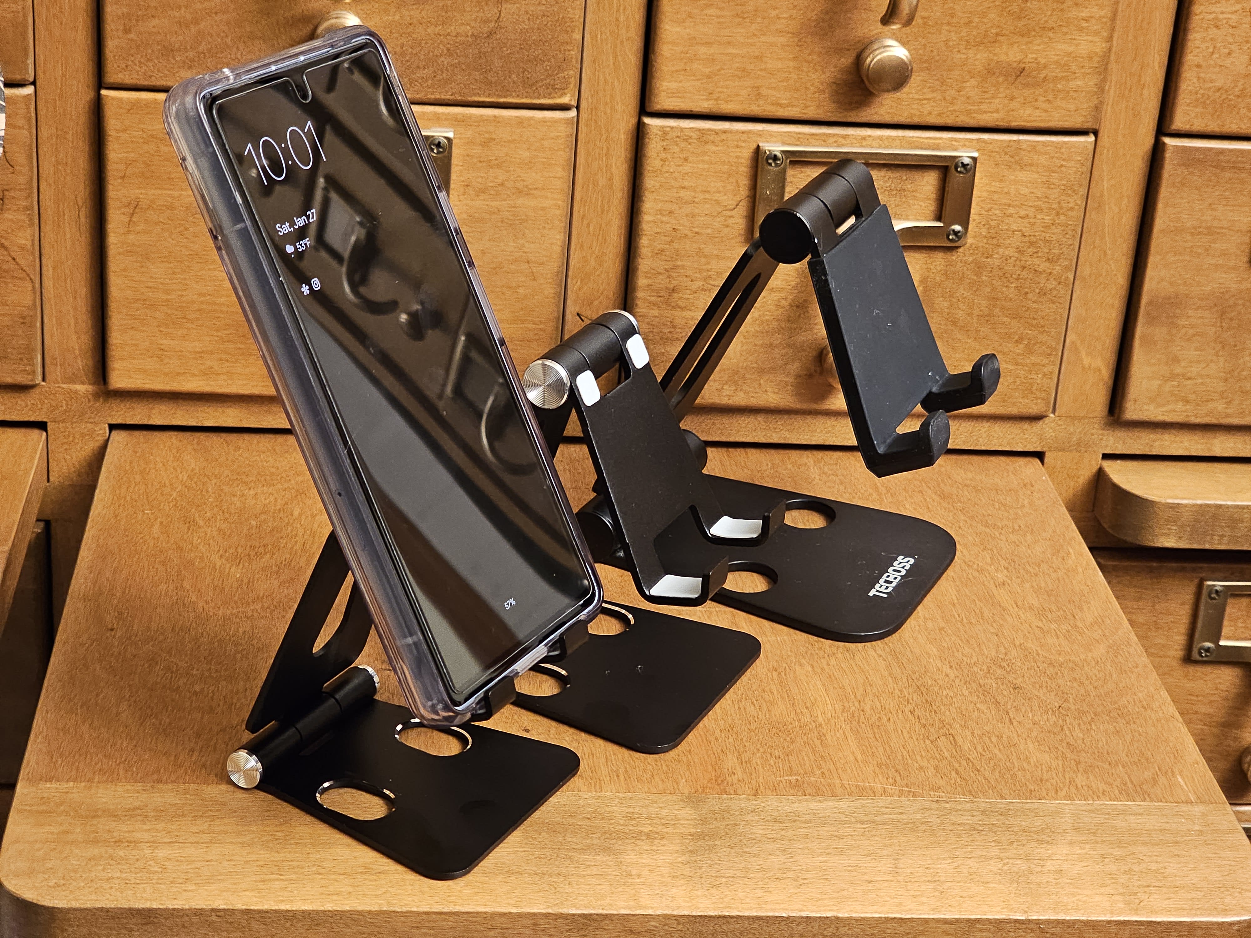 phone stands and Pixel 7a