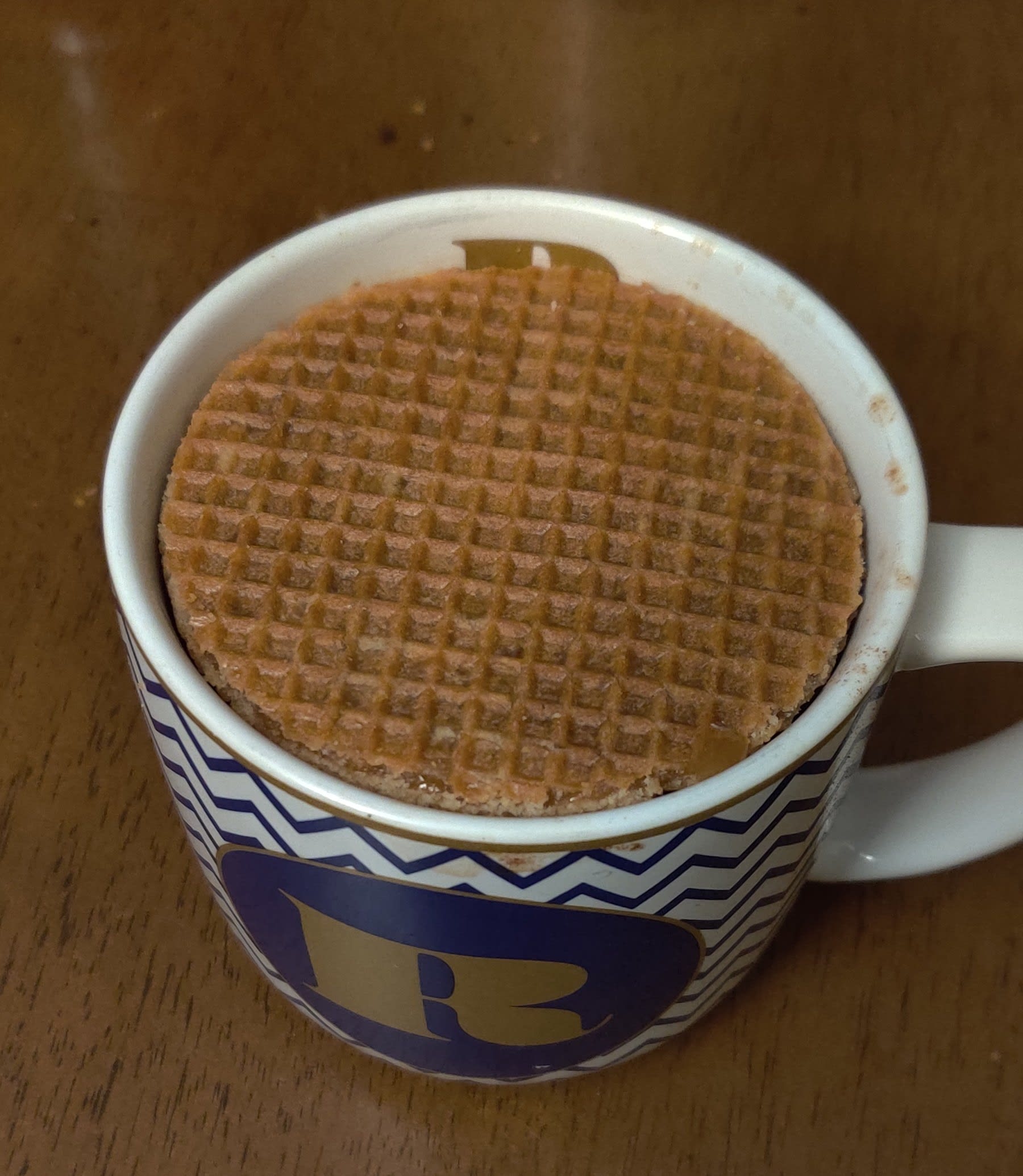 stroopwaffle in a cup