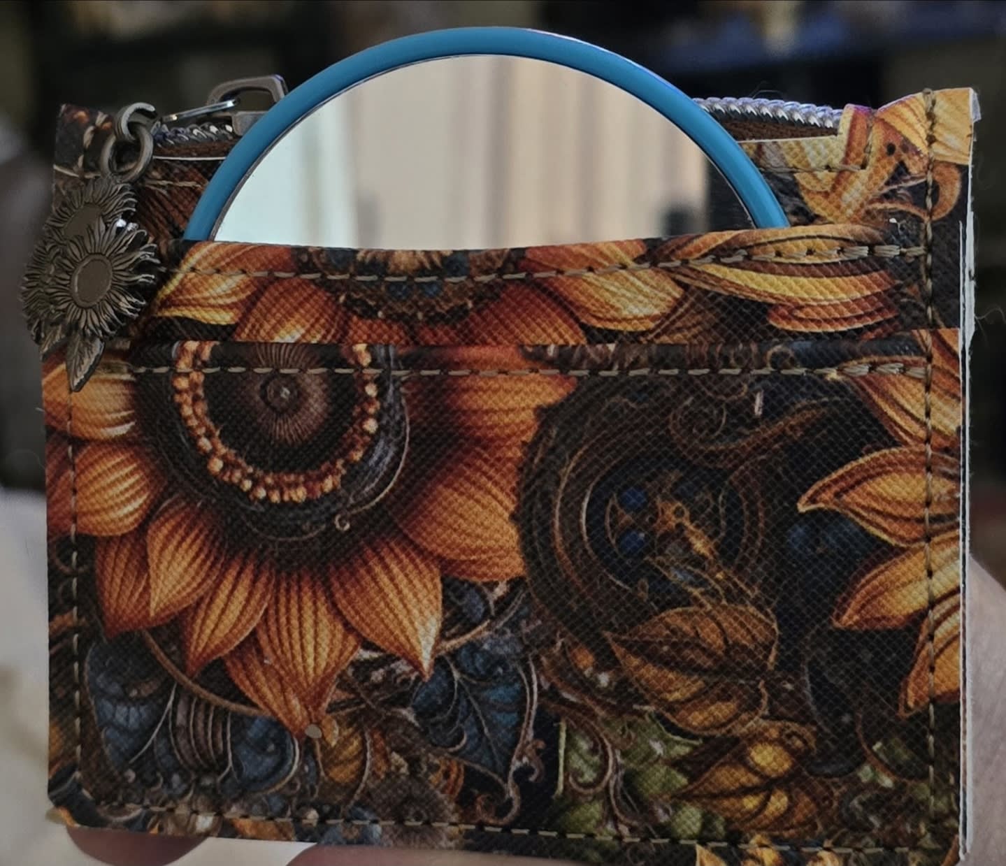 My mirror fits perfectly! Mirror mirror.... 👵🪞