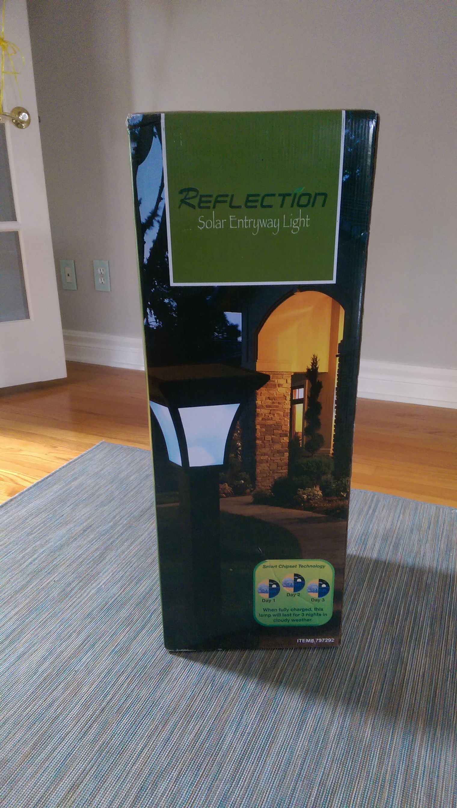 Reflection Solar Entryway Light