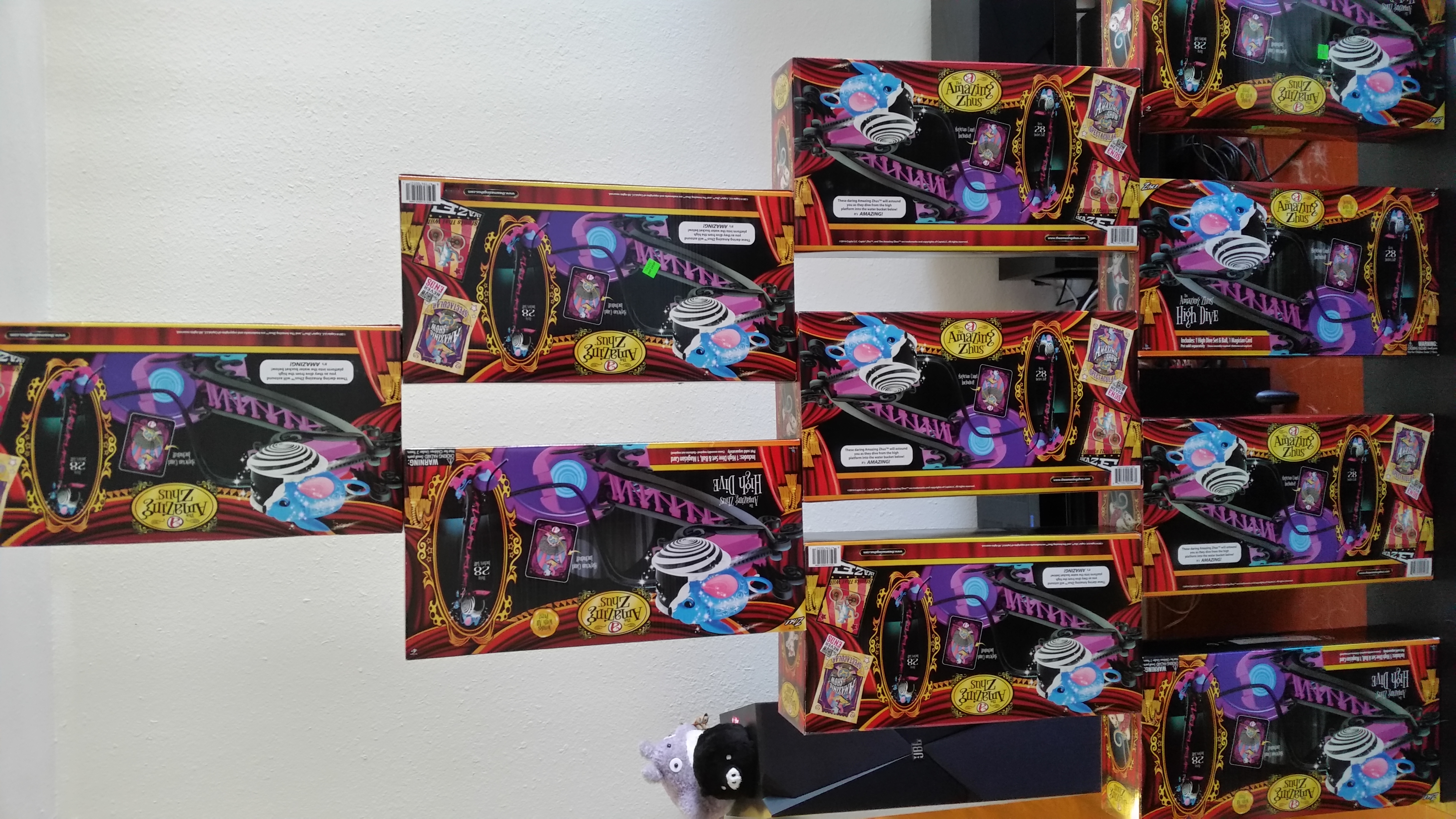 Oh! They're stacking blocks!