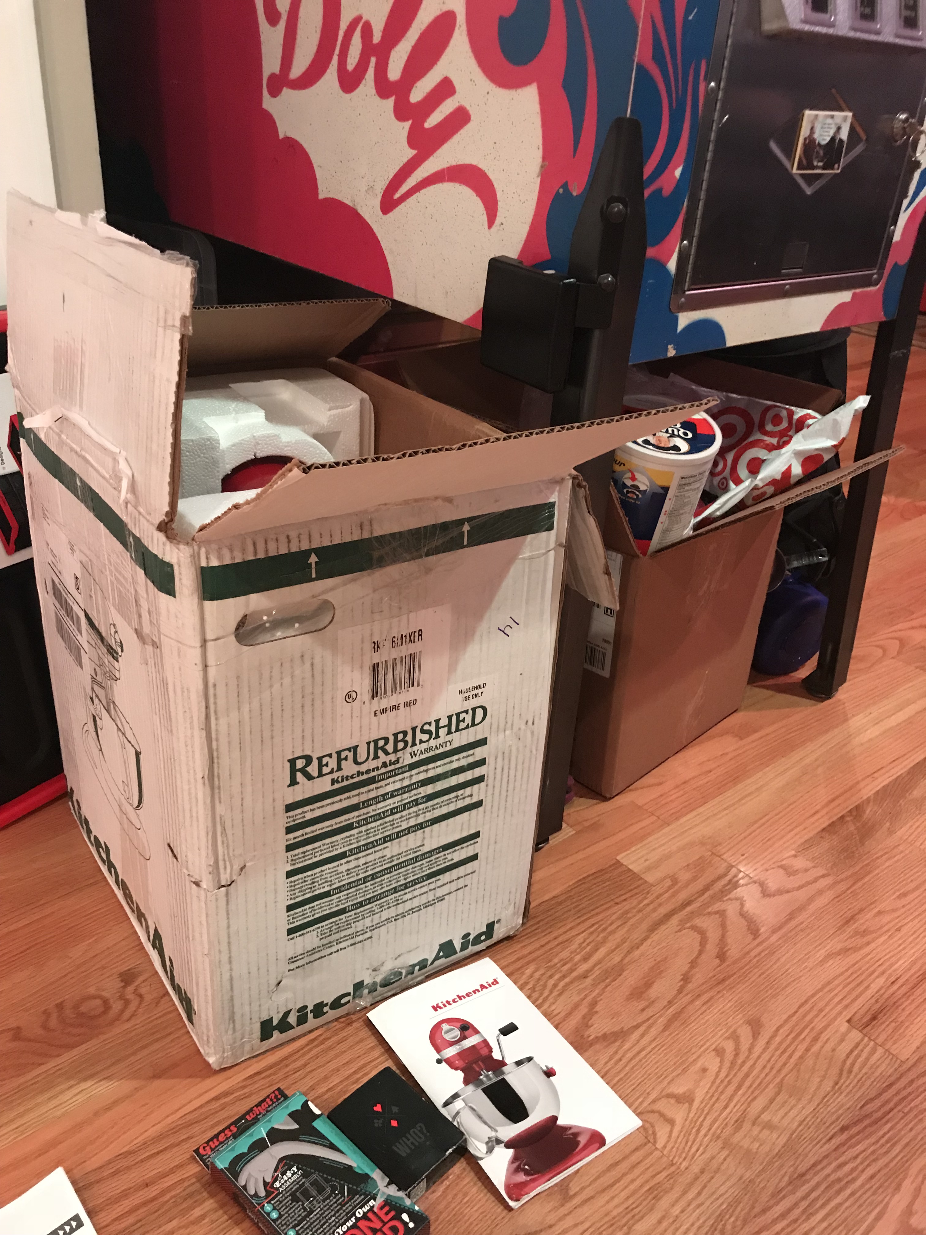 yes that's a Dolly Parton pinball machine